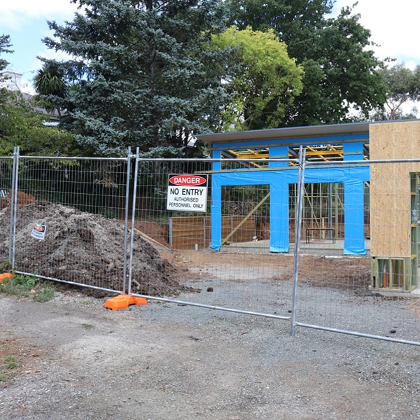 do you deliver and install temporary fencing and what's the cost for this in Comanche Texas